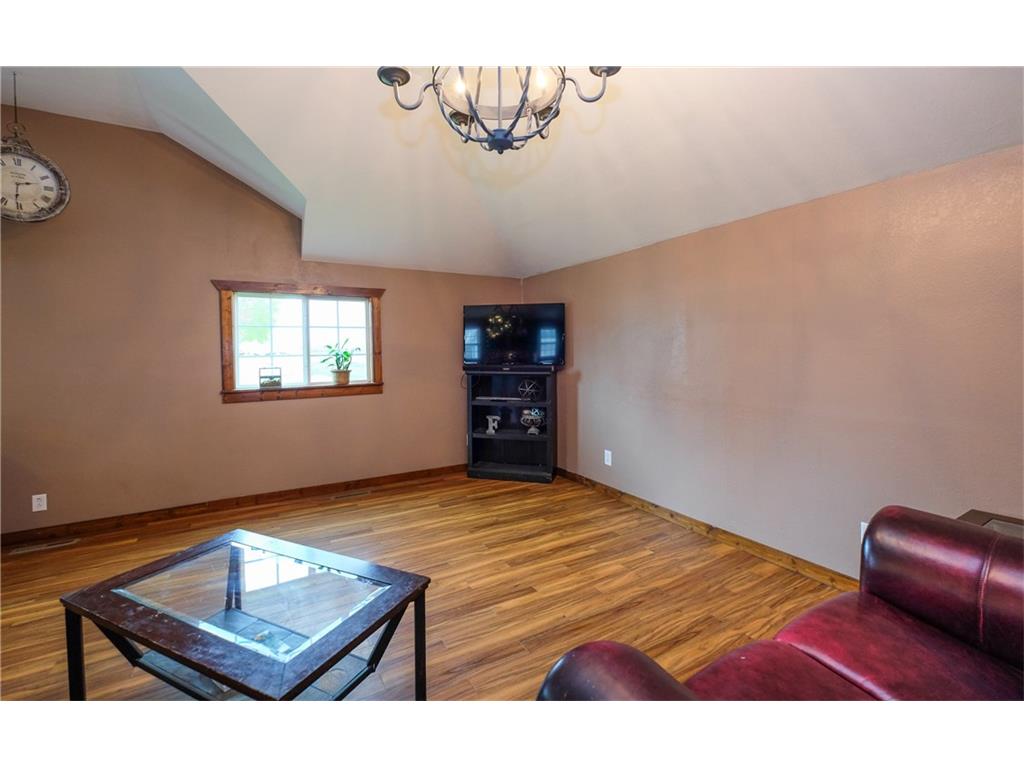 212 3rd St SE