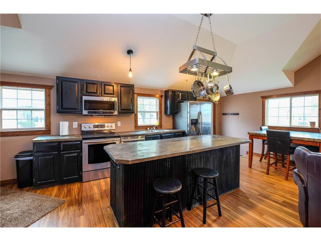 212 3rd St SE
