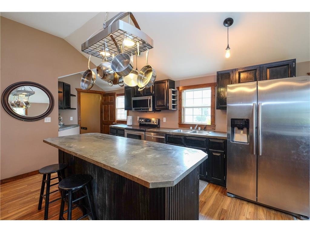 212 3rd St SE