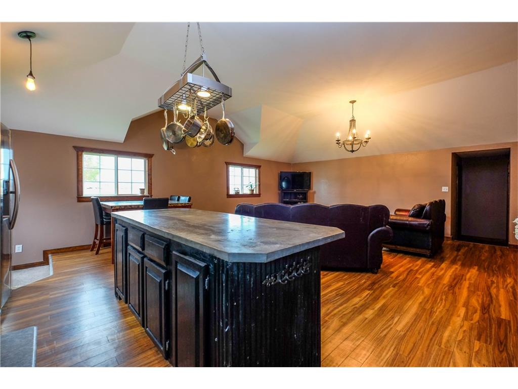 212 3rd St SE