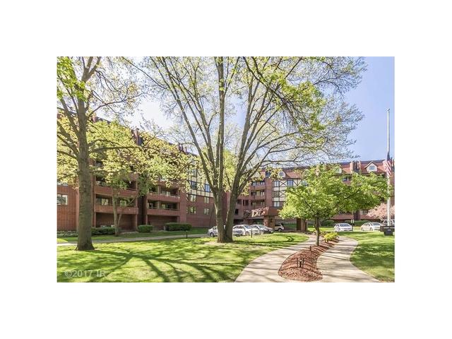 109 E Center St