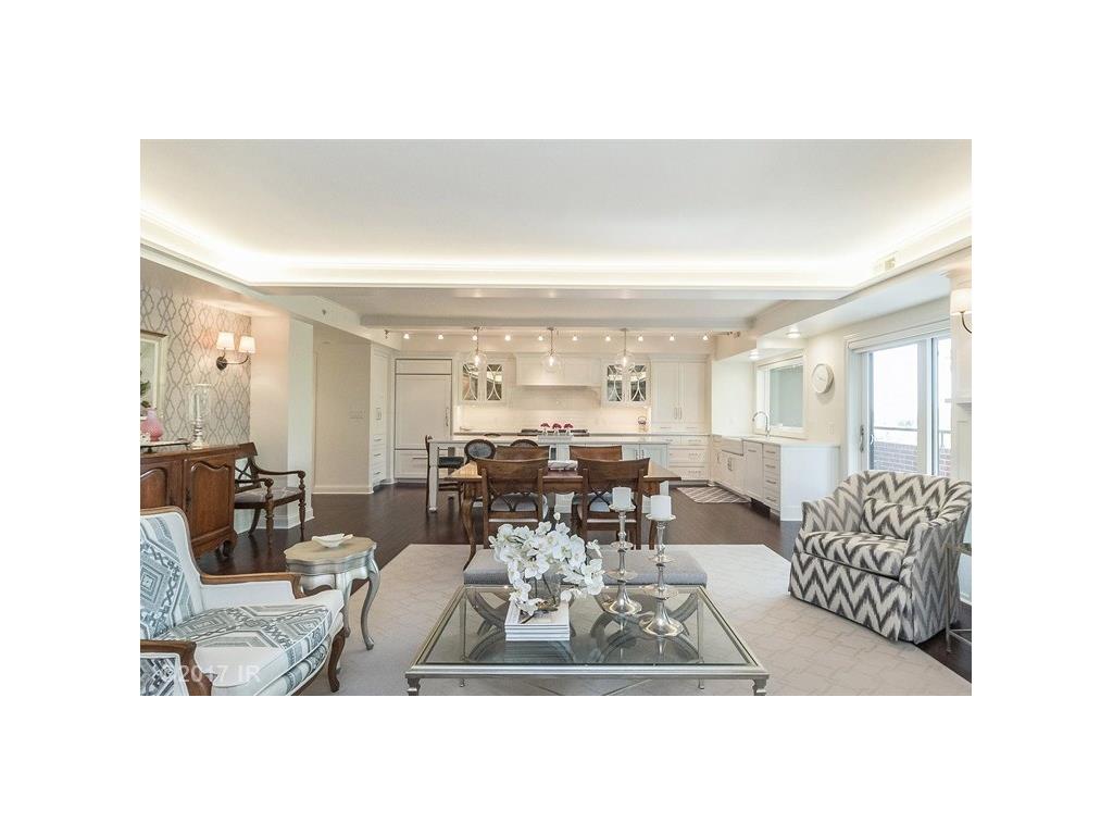 109 E Center St