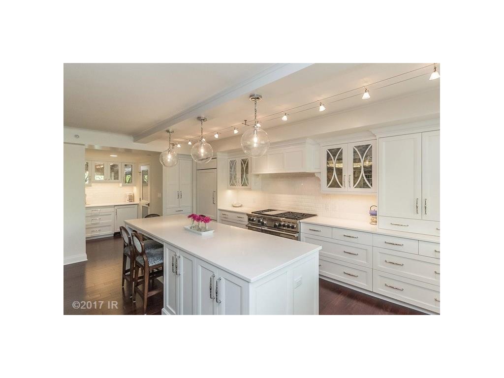 109 E Center St