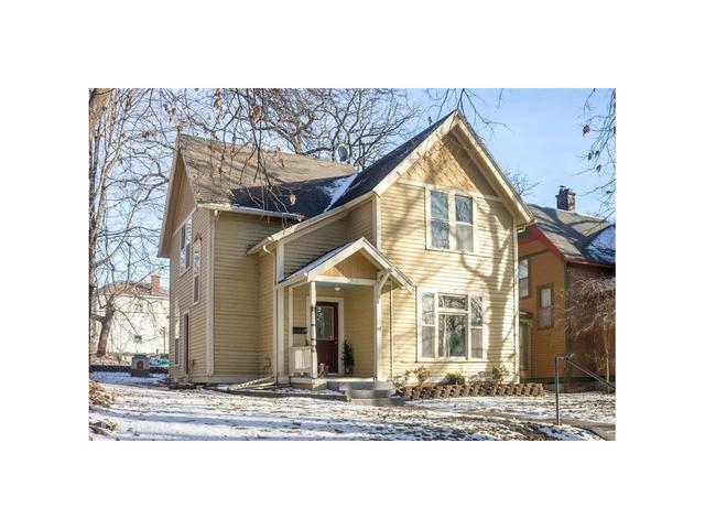 1360 Pelton Pl