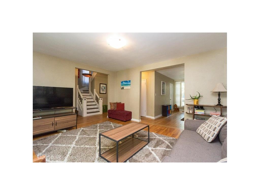 1360 Pelton Pl