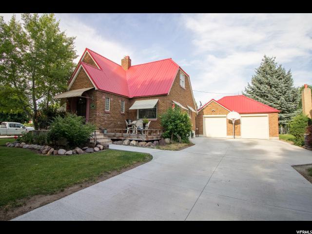 157 N 1st St W