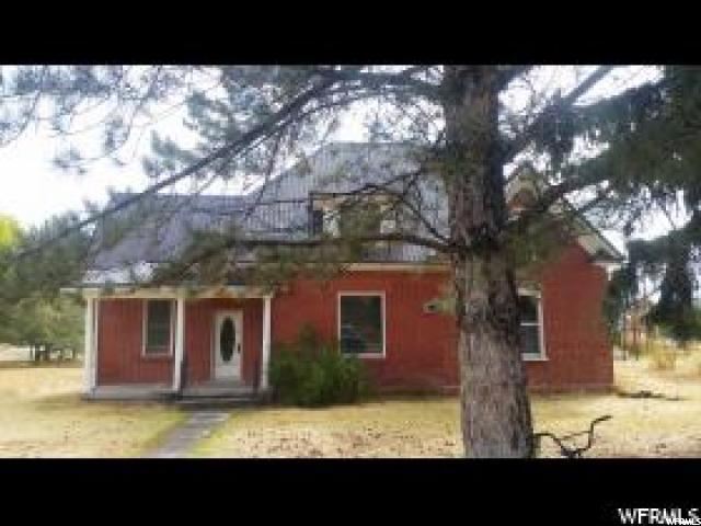 157 N 1st St W