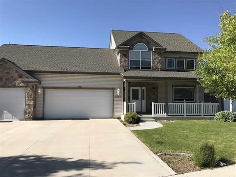 2366 Hillcrest Dr