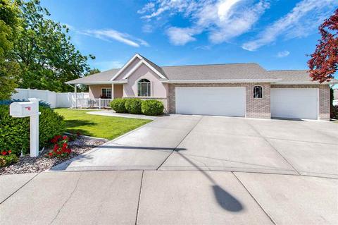 2366 Hillcrest Dr