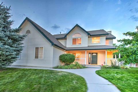 2366 Hillcrest Dr