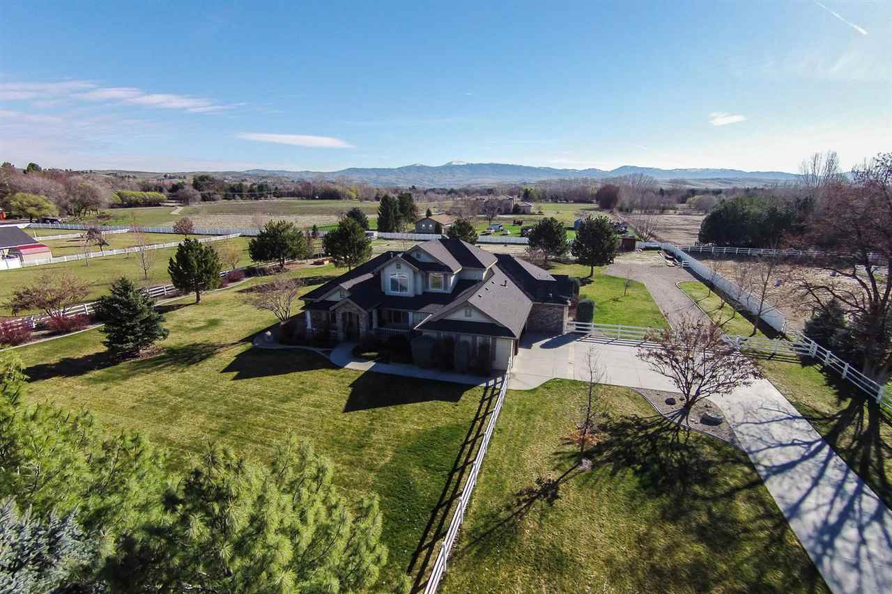 1070 W Cherry Bello Dr