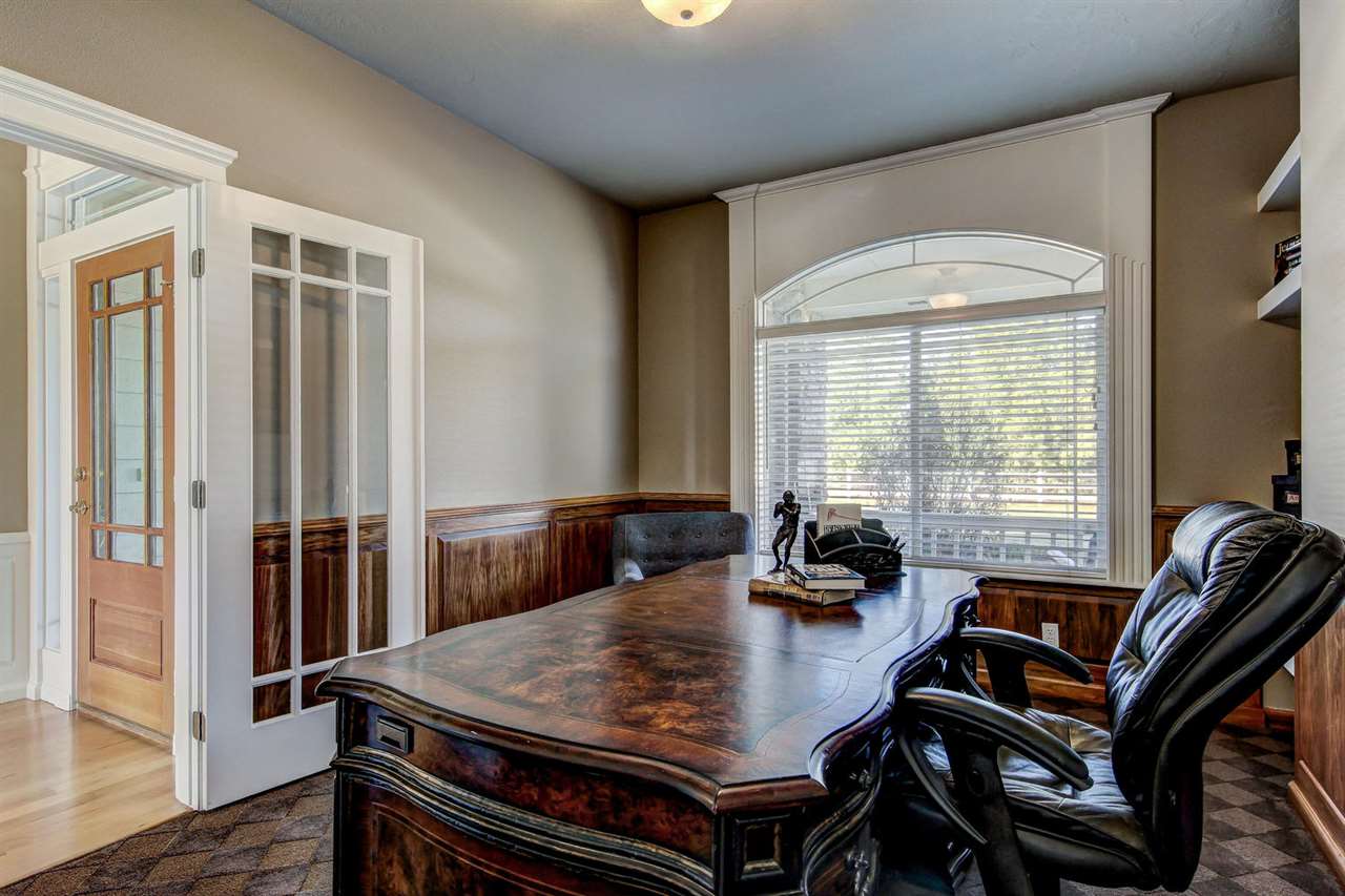 1070 W Cherry Bello Dr