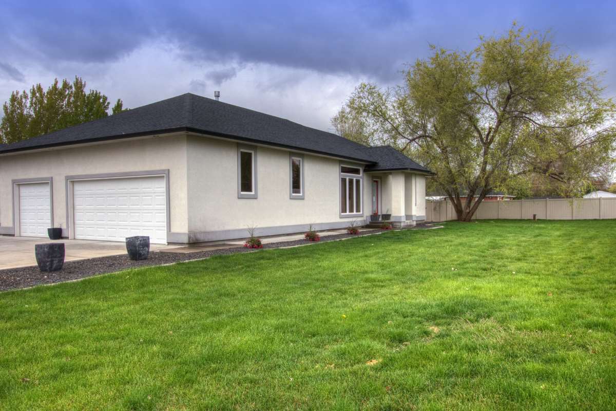 8774 W Chaparral