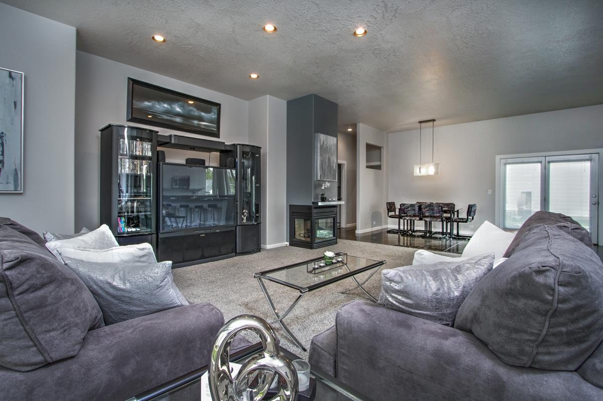 8774 W Chaparral