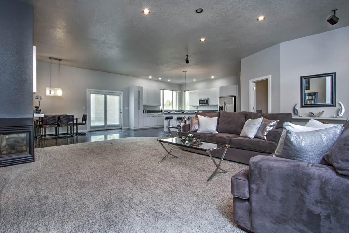 8774 W Chaparral