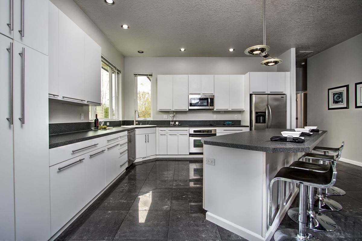 8774 W Chaparral