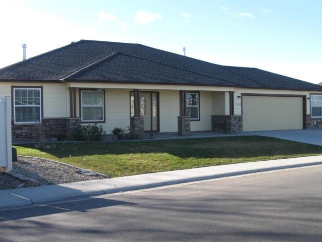 2733 Spruce Dr