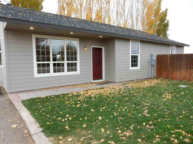 105 S 14th Ave W