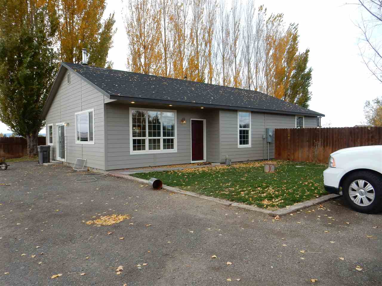 105 S 14th Ave W