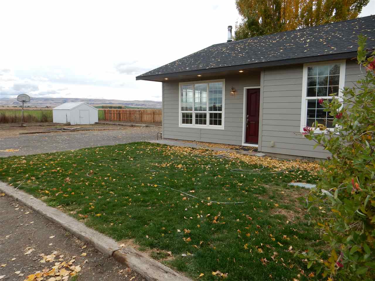 105 S 14th Ave W