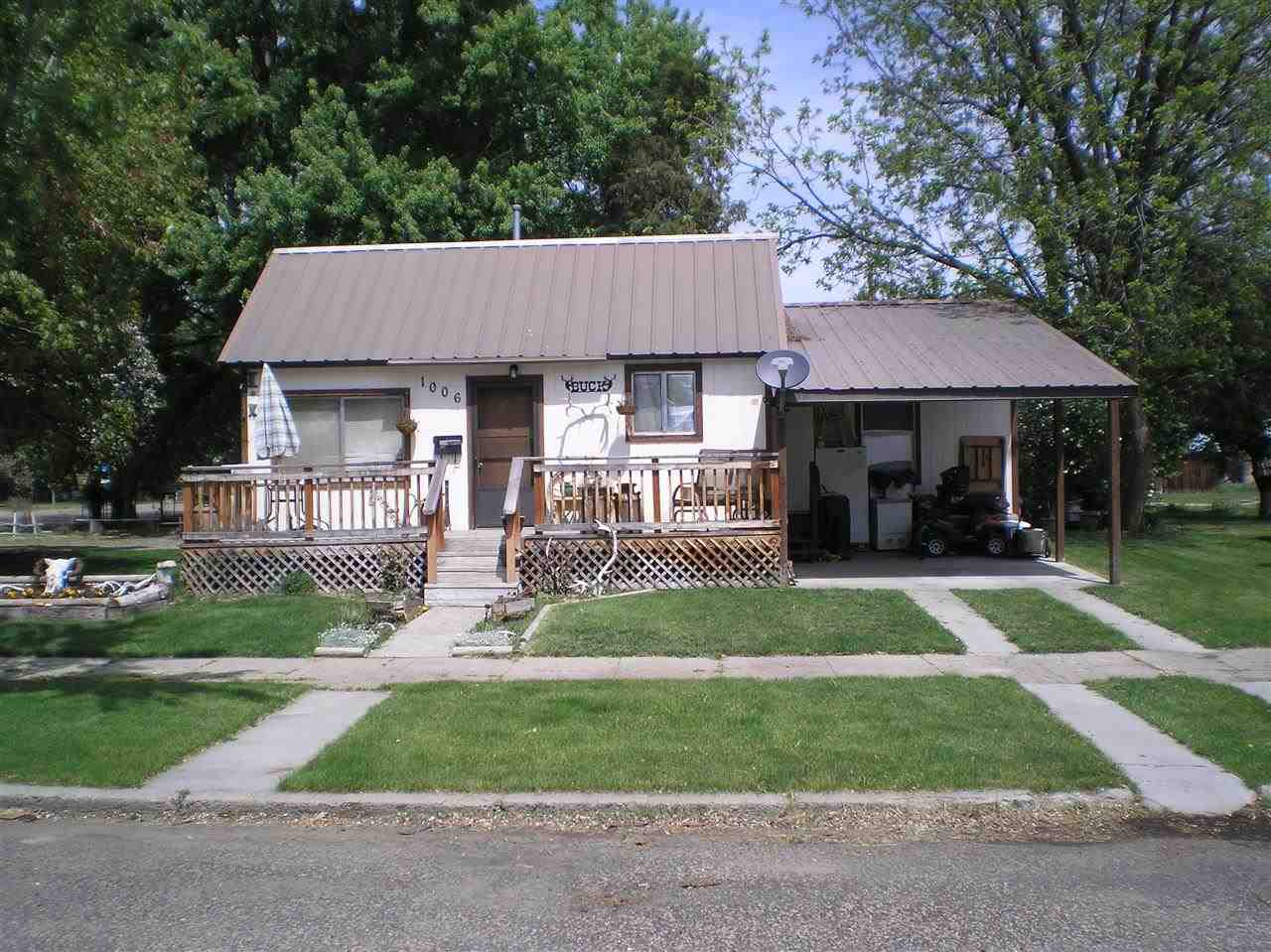 1006 E Commercial