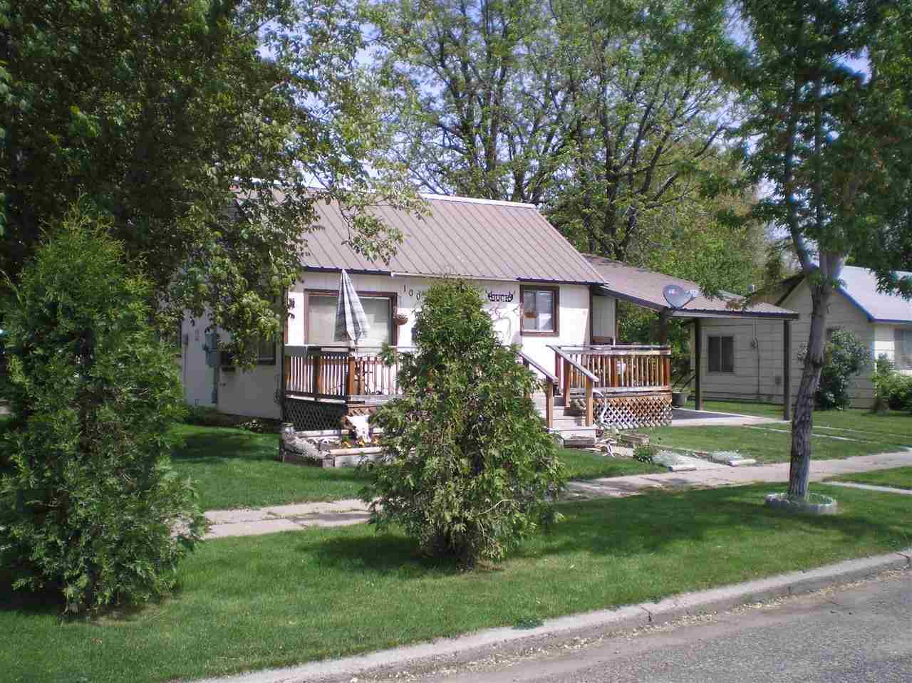 1006 E Commercial
