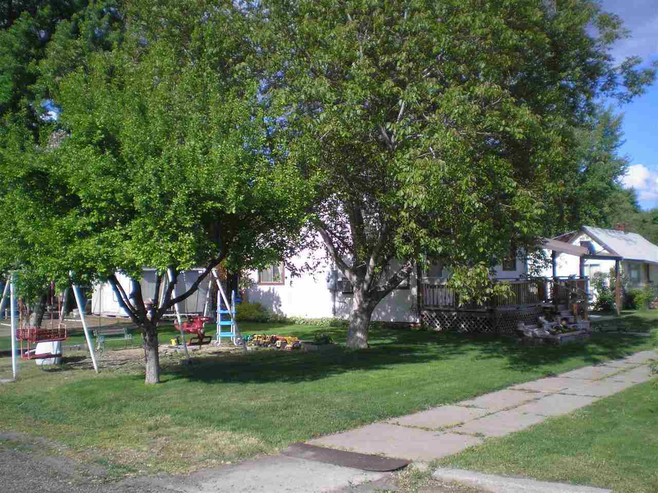 1006 E Commercial