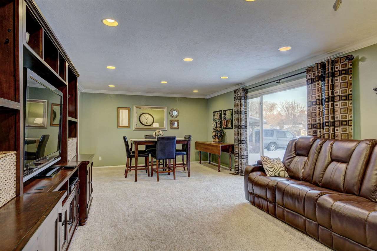 4015 Kilarney Dr