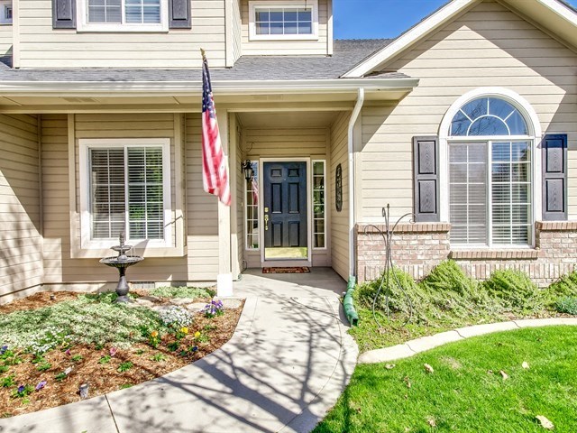 6317 N Bellecreek