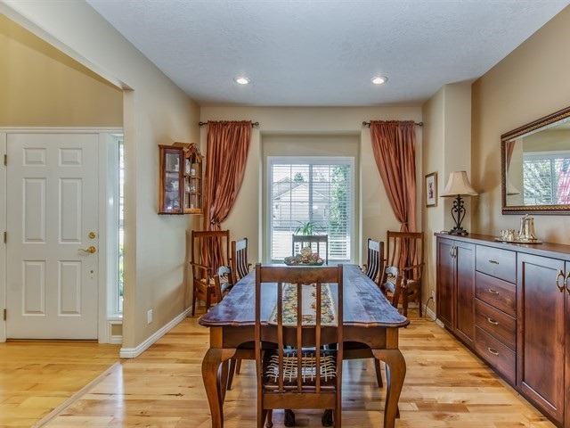 6317 N Bellecreek