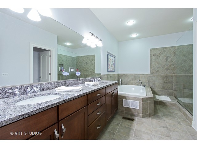 1442 E Northwest Hwy