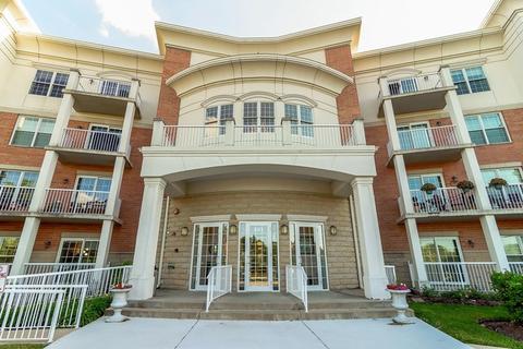 121 W Hintz Rd