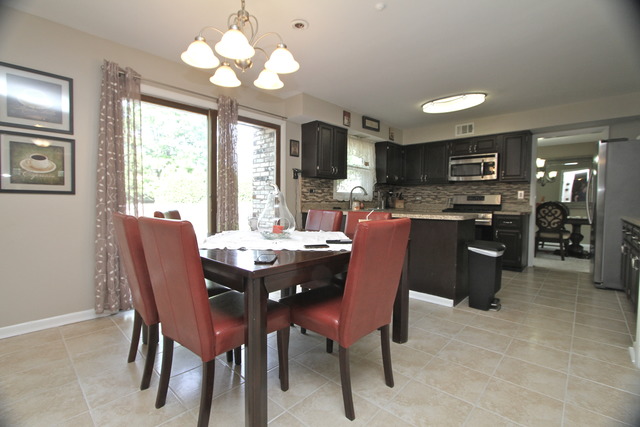 For Sale: 212 W Appletree Ln Arlington Heights, IL 60004