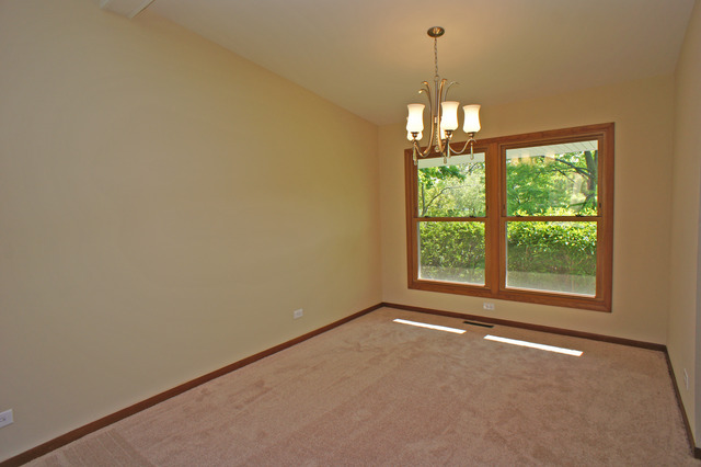 For Sale: 711 E Crabtree Dr Arlington Heights, IL 60004