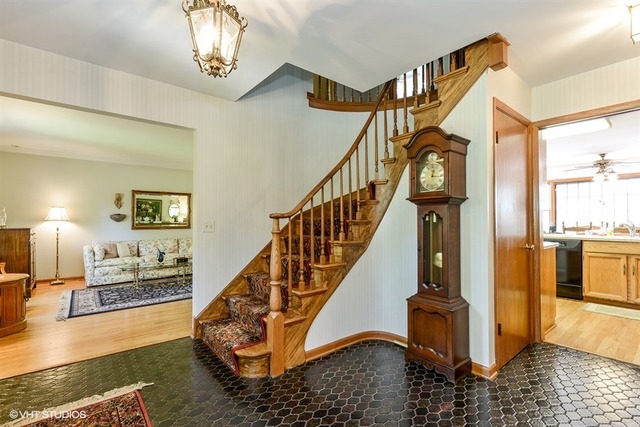 For Sale: 627 Signal Hill Rd Barrington, IL 60010