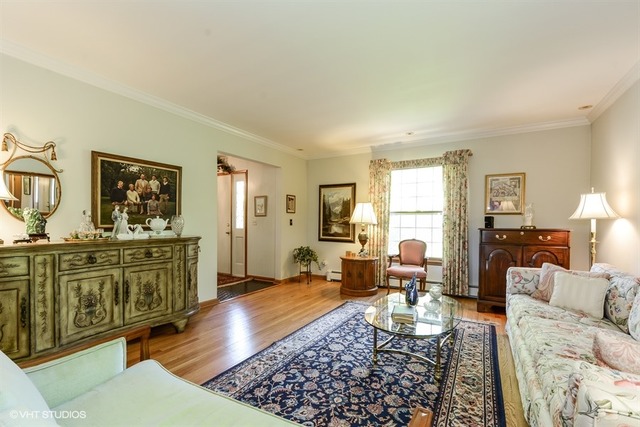 For Sale: 627 Signal Hill Rd Barrington, IL 60010