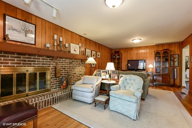 For Sale: 627 Signal Hill Rd Barrington, IL 60010