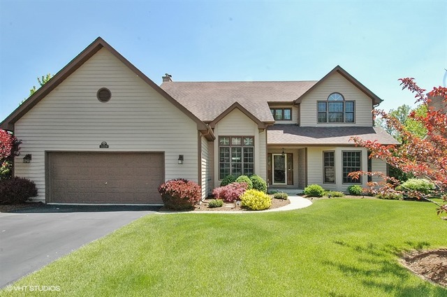 For Sale: 3619 Oakleaf Ln Crystal Lake, IL 60012
