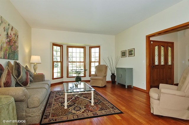 For Sale: 3619 Oakleaf Ln Crystal Lake, IL 60012
