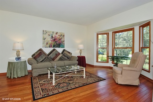 For Sale: 3619 Oakleaf Ln Crystal Lake, IL 60012
