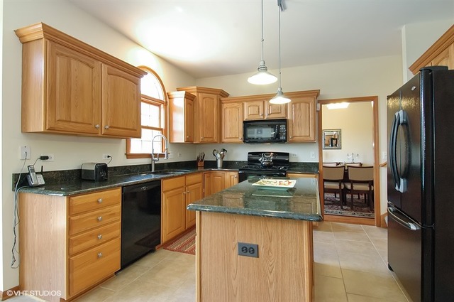 For Sale: 3619 Oakleaf Ln Crystal Lake, IL 60012