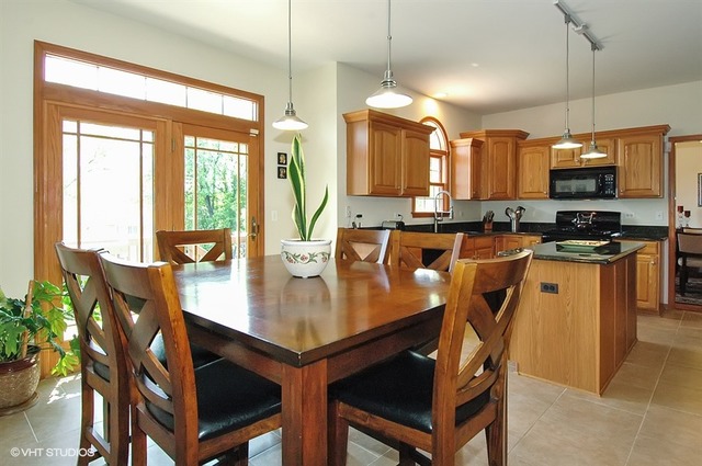 For Sale: 3619 Oakleaf Ln Crystal Lake, IL 60012