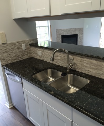 For Sale: 1645 Carlemont Dr #D Crystal Lake, IL 60014