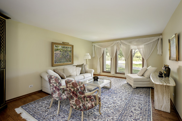 For Sale: 1003 Saunders Rd Deerfield, IL 60015