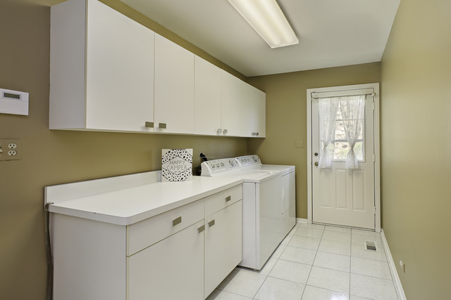 For Sale: 1003 Saunders Rd Deerfield, IL 60015