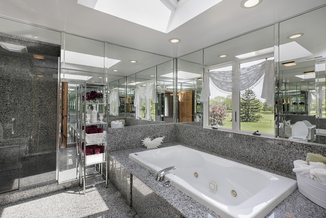 For Sale: 1003 Saunders Rd Deerfield, IL 60015