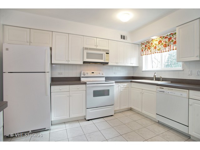 9420 Bay Colony Dr #3E