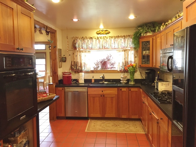 1002 Jeannette St