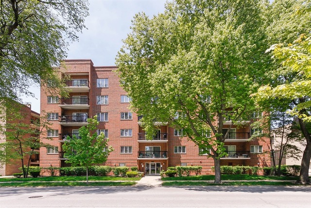 For Sale: 820 Graceland Ave #APT 206 Des Plaines, IL 60016