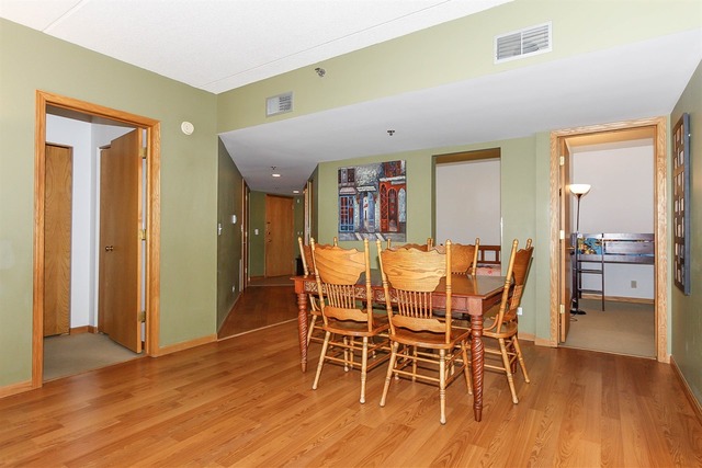 For Sale: 820 Graceland Ave #APT 206 Des Plaines, IL 60016